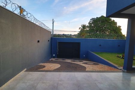 Garagem de casa para alugar com 3 quartos, 360m² em Daniel Fonseca, Uberlândia