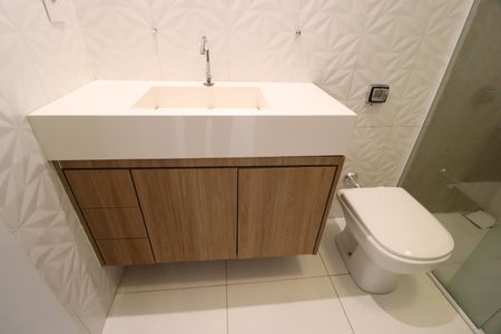 Casa para alugar com 360m², 3 quartos e 7 vagasBanheiro do Quarto 1