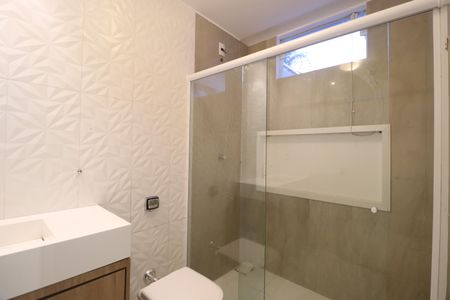 Banheiro do Quarto 1 de casa para alugar com 3 quartos, 360m² em Daniel Fonseca, Uberlândia