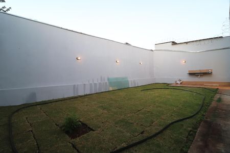 Quintal de casa para alugar com 3 quartos, 360m² em Daniel Fonseca, Uberlândia