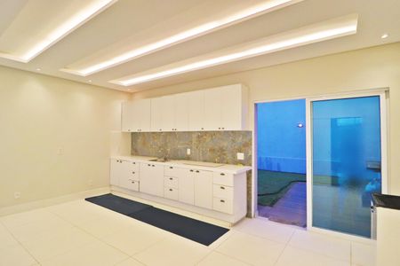 Cozinha de casa para alugar com 3 quartos, 360m² em Daniel Fonseca, Uberlândia