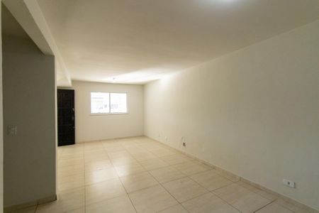 Casa para alugar com 100m², 3 quartos e 2 vagas Casa para alugar com 100m², 3 quartos e 2 vagasSala