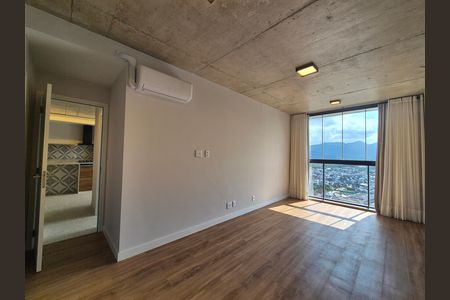 Apartamento para alugar com 82m², 2 quartos e 1 vaga