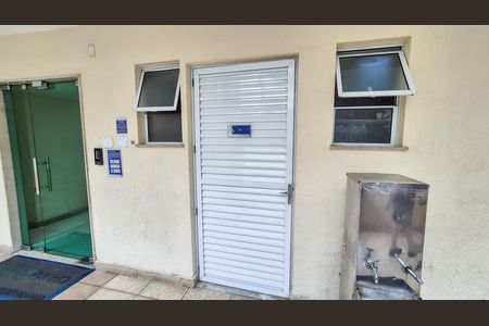 Apartamento para alugar com 60m², 2 quartos e 1 vagaBanheiros externos 