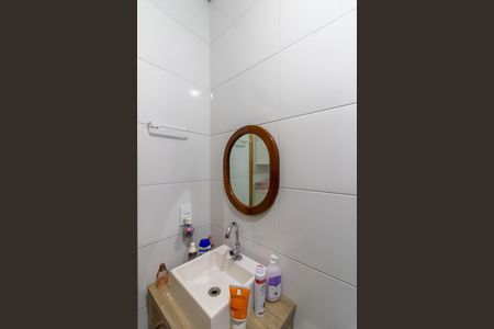 Casa à venda com 90m², 2 quartos e 1 vaga Casa à venda com 90m², 2 quartos e 1 vagaBanheiro