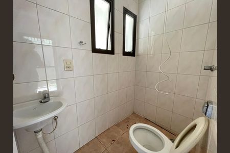 Casa à venda com 351m², 4 quartos e 4 vagas Casa à venda com 351m², 4 quartos e 4 vagasLavabo 2