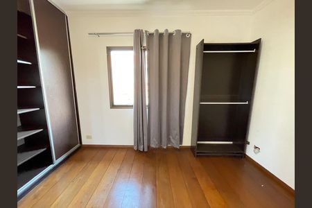 Casa à venda com 351m², 4 quartos e 4 vagas Casa à venda com 351m², 4 quartos e 4 vagasQuarto 4