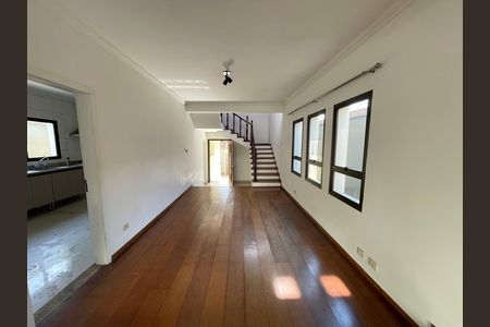 Casa à venda com 351m², 4 quartos e 4 vagas Casa à venda com 351m², 4 quartos e 4 vagasSala