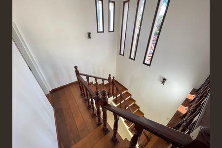 Casa à venda com 351m², 4 quartos e 4 vagas Casa à venda com 351m², 4 quartos e 4 vagasHall Quartos