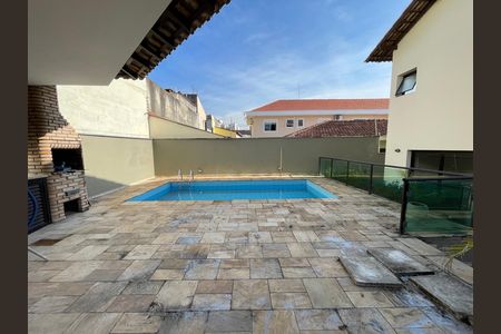 Casa à venda com 351m², 4 quartos e 4 vagas Casa à venda com 351m², 4 quartos e 4 vagasPiscina