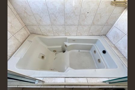 Casa à venda com 351m², 4 quartos e 4 vagas Casa à venda com 351m², 4 quartos e 4 vagasBanheiro