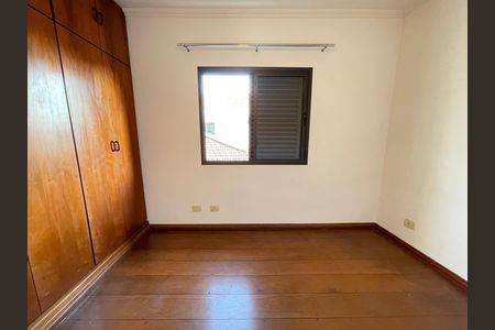 Casa à venda com 351m², 4 quartos e 4 vagas Casa à venda com 351m², 4 quartos e 4 vagasQuarto 3