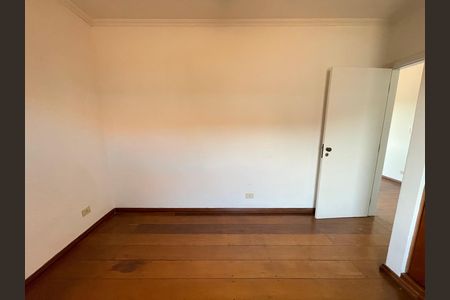 Casa à venda com 351m², 4 quartos e 4 vagas Casa à venda com 351m², 4 quartos e 4 vagasQuarto 3