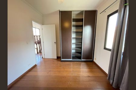 Casa à venda com 351m², 4 quartos e 4 vagas Casa à venda com 351m², 4 quartos e 4 vagasQuarto 4