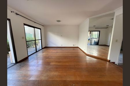 Casa à venda com 351m², 4 quartos e 4 vagas Casa à venda com 351m², 4 quartos e 4 vagasSala