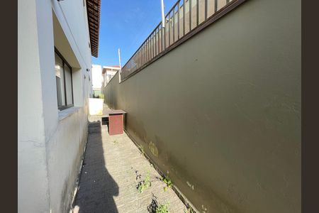 Casa à venda com 351m², 4 quartos e 4 vagas Casa à venda com 351m², 4 quartos e 4 vagasCorredor