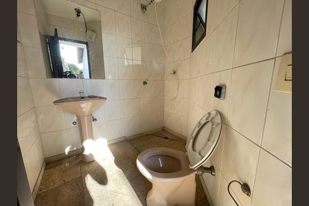 Banheiro piscina de casa para alugar com 4 quartos, 351m² em Jardim Jussara, São Paulo