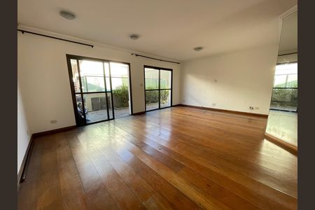 Casa à venda com 351m², 4 quartos e 4 vagas Casa à venda com 351m², 4 quartos e 4 vagasSala