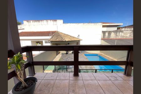 Casa à venda com 351m², 4 quartos e 4 vagas Casa à venda com 351m², 4 quartos e 4 vagasVaranda