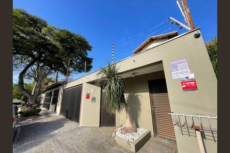Casa à venda com 351m², 4 quartos e 4 vagas Casa à venda com 351m², 4 quartos e 4 vagasFachada com Plaquinha - SMNC-1072