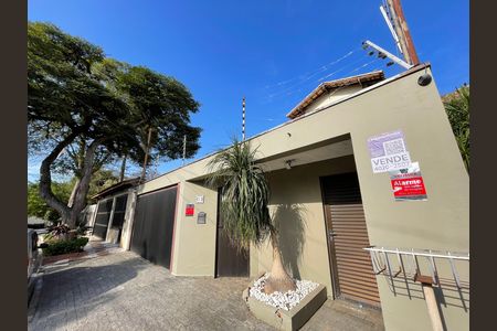 Fachada com Plaquinha - SMNC-1072 de casa para alugar com 4 quartos, 351m² em Jardim Jussara, São Paulo