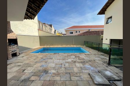 Casa à venda com 351m², 4 quartos e 4 vagas Casa à venda com 351m², 4 quartos e 4 vagasPiscina
