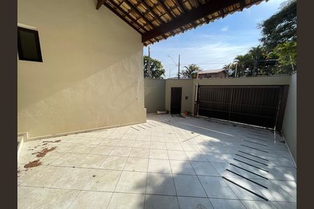 Casa à venda com 351m², 4 quartos e 4 vagas Casa à venda com 351m², 4 quartos e 4 vagasGaragem