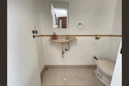 Casa à venda com 351m², 4 quartos e 4 vagas Casa à venda com 351m², 4 quartos e 4 vagasLavabo
