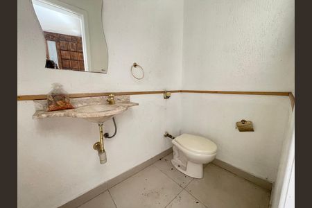 Casa à venda com 351m², 4 quartos e 4 vagas Casa à venda com 351m², 4 quartos e 4 vagasLavabo