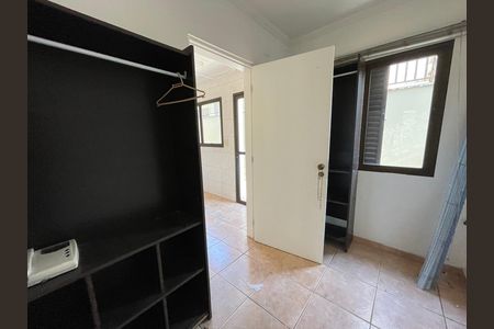 Casa à venda com 351m², 4 quartos e 4 vagas Casa à venda com 351m², 4 quartos e 4 vagasQuarto de Serviço