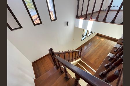 Casa à venda com 351m², 4 quartos e 4 vagas Casa à venda com 351m², 4 quartos e 4 vagasHall Quartos