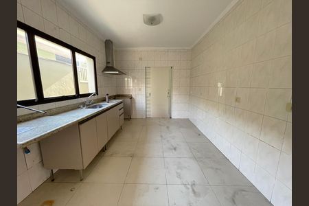 Casa à venda com 351m², 4 quartos e 4 vagas Casa à venda com 351m², 4 quartos e 4 vagasCozinha