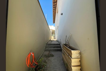 Casa à venda com 351m², 4 quartos e 4 vagas Casa à venda com 351m², 4 quartos e 4 vagasCorredor