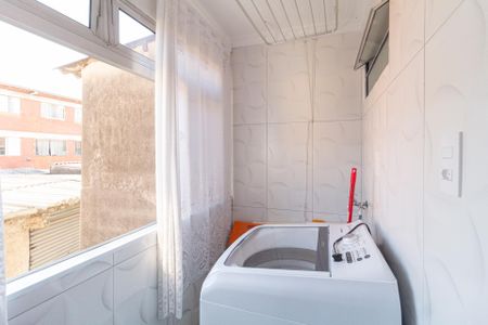 Área de serviço de apartamento para alugar com 2 quartos, 56m² em Conjunto Habitacional Presidente Castelo Branco, Carapicuíba