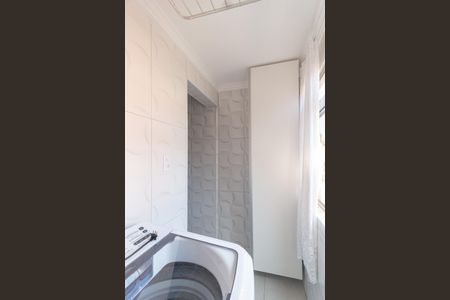 Área de serviço de apartamento para alugar com 2 quartos, 56m² em Conjunto Habitacional Presidente Castelo Branco, Carapicuíba