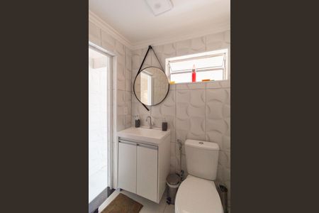 Banheiro de apartamento para alugar com 2 quartos, 56m² em Conjunto Habitacional Presidente Castelo Branco, Carapicuíba
