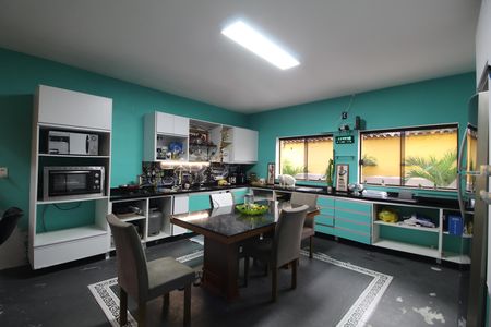 Casa para alugar com 340m², 4 quartos e 2 vagasCozinha