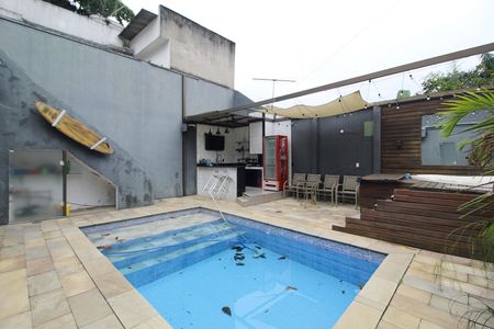 Casa para alugar com 340m², 4 quartos e 2 vagasÁrea Externa