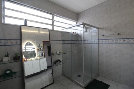 Casa para alugar com 340m², 4 quartos e 2 vagasBanheiro Social