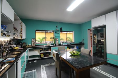 Casa para alugar com 340m², 4 quartos e 2 vagasCozinha