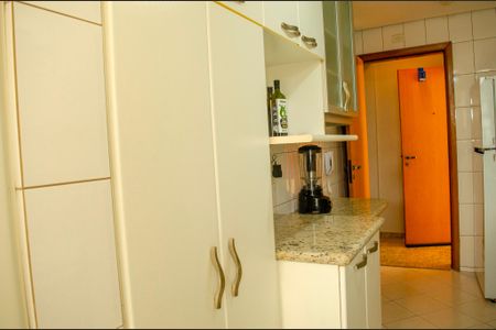 Apartamento para alugar com 120m², 2 quartos e 2 vagasCozinha