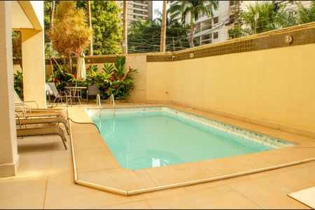 Apartamento para alugar com 120m², 2 quartos e 2 vagasÁrea comum - Piscina
