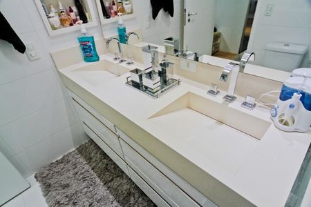 Apartamento à venda com 163m², 3 quartos e 3 vagas Apartamento à venda com 163m², 3 quartos e 3 vagasBanheiro da Suíte 1