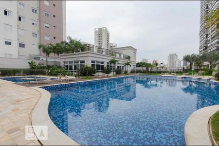 Apartamento à venda com 163m², 3 quartos e 3 vagas Apartamento à venda com 163m², 3 quartos e 3 vagasÁrea comum - Piscina