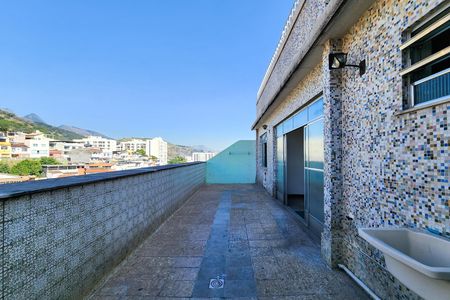 Apartamento à venda com 80m², 2 quartos e sem vaga Apartamento à venda com 80m², 2 quartos e sem vagaVaranda