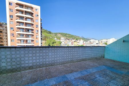 Apartamento à venda com 80m², 2 quartos e sem vaga Apartamento à venda com 80m², 2 quartos e sem vagaVaranda