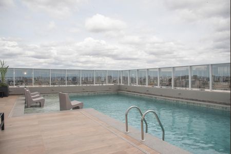 Studio para alugar com 30m², 1 quarto e sem vaga Studio para alugar com 30m², 1 quarto e sem vagaÁrea comum - Piscina
