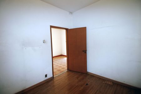 Casa à venda com 392m², 6 quartos e 3 vagasQuarto 2
