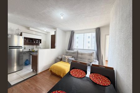Sala de apartamento para alugar com 2 quartos, 45m² em Chácara Contagem, Contagem