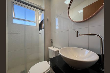 Banheiro Social de apartamento para alugar com 2 quartos, 47m² em Cabral, Contagem